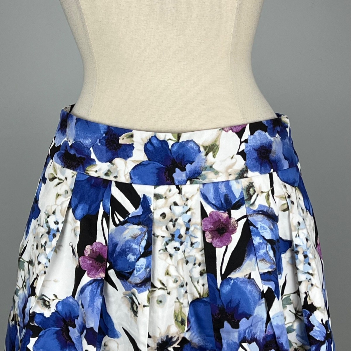 White House Black Market WHBM Womens Mini Skirt Blue Floral Pleated Flare  size