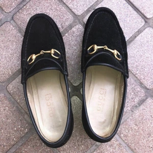Mocassins femme GUCCI Horsebit daim noir EU35,5/US5,5 OCCASION du Japon