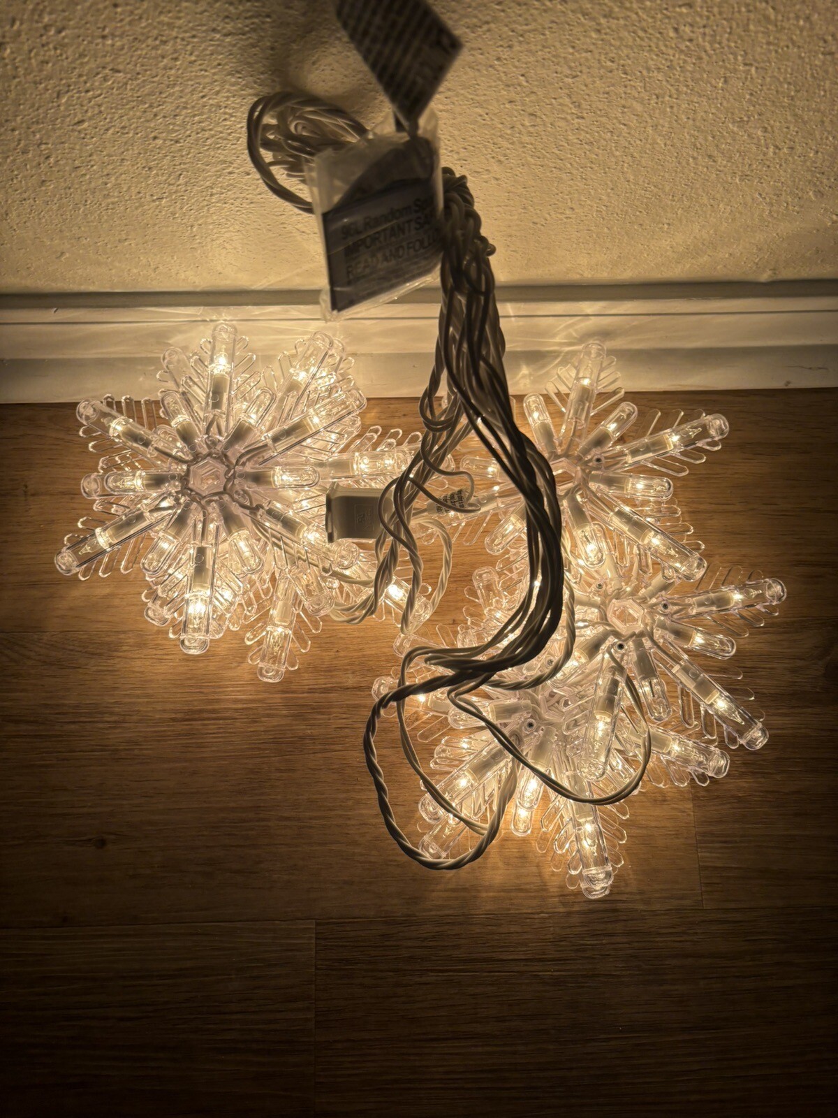 GE 8 Count Random Sparkle Snowflake Icicle Lights Christmas In Box 96