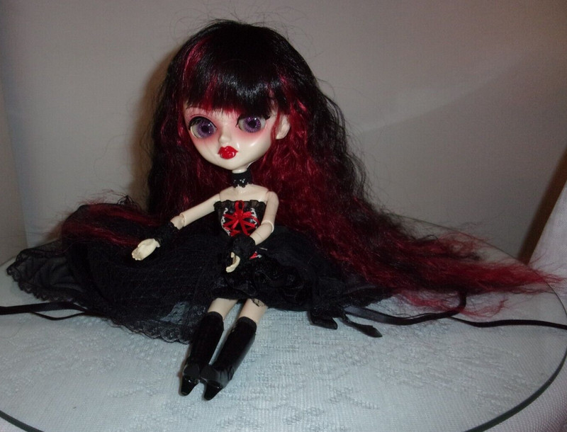 Blythe Doll 12 inches with Clothes, Shoes and Red & Black Wig