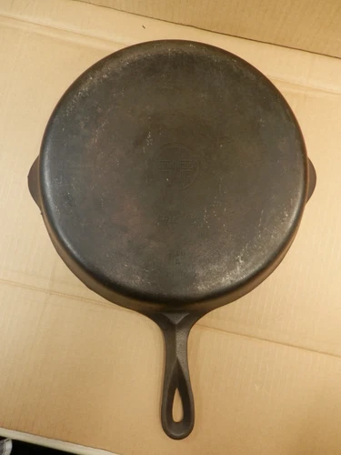 Vintage Griswold Erie PA NO. 10 Cast Iron Skillet Frying Pan 716 A Small Logo