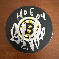 Ray Bourque Autographed Boston Bruins “HOF 04” Puck W AJ Sports Hologram