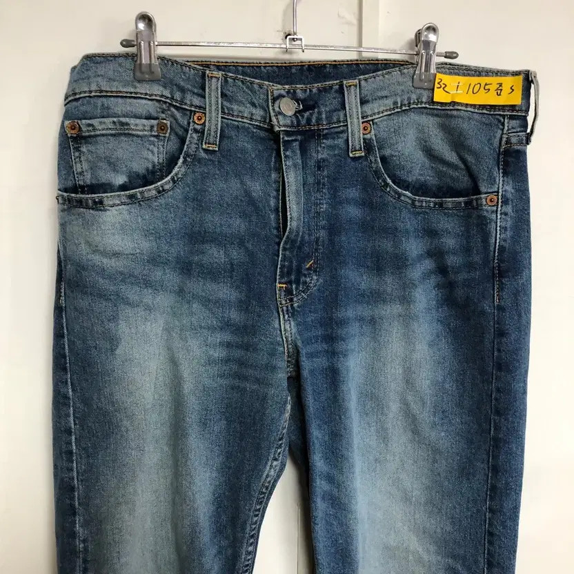 Levi's Men's 32-inch Slim Fit Jeans - Excellent Condition thumbnail 3