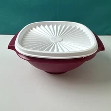 Tupperware Classic Servalier Bowl 3.5 cup Wine Red With White Seal New Red