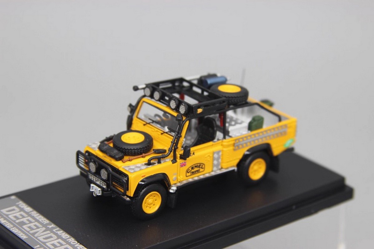SW 1/64 Scale Land Rover Defender 110 PickUp Camel Trophy Diecast