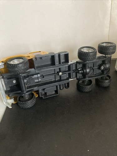 Ertl Union Pacific 20” Pressed Steel S Series Semi Truck - Picture 14 of 15