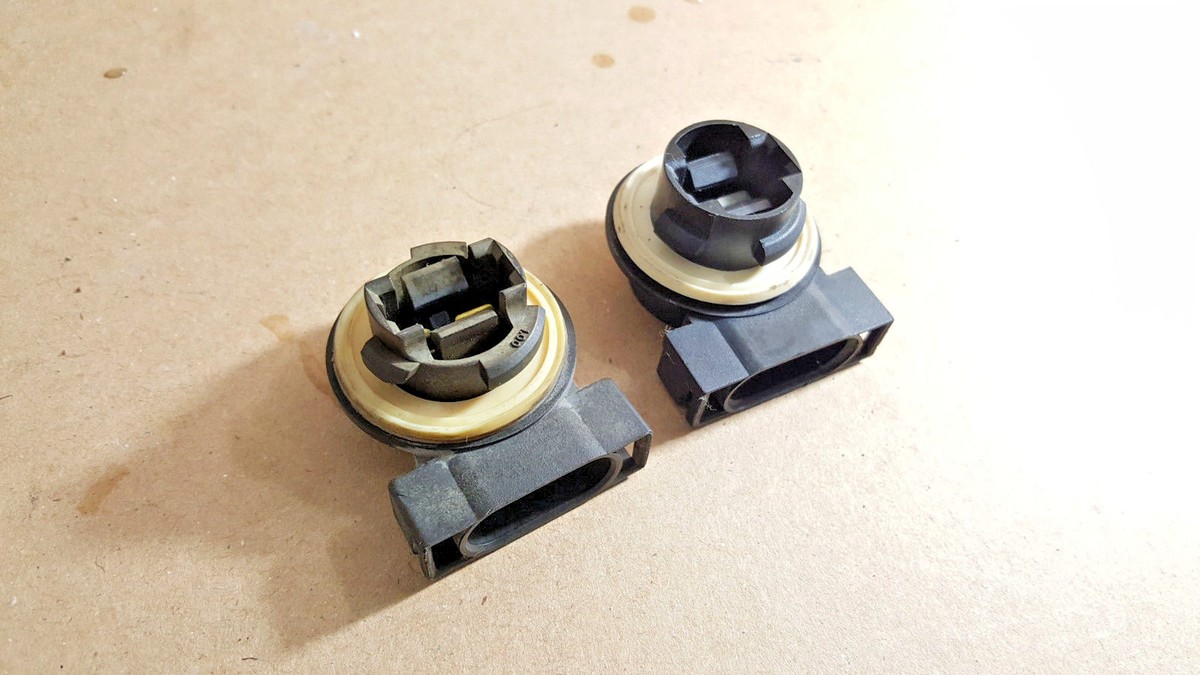 chrysler dodge socket turn amber parking 95023l 68060366AA chrysler dodge socket turn amber parking 95023l 68060366AA