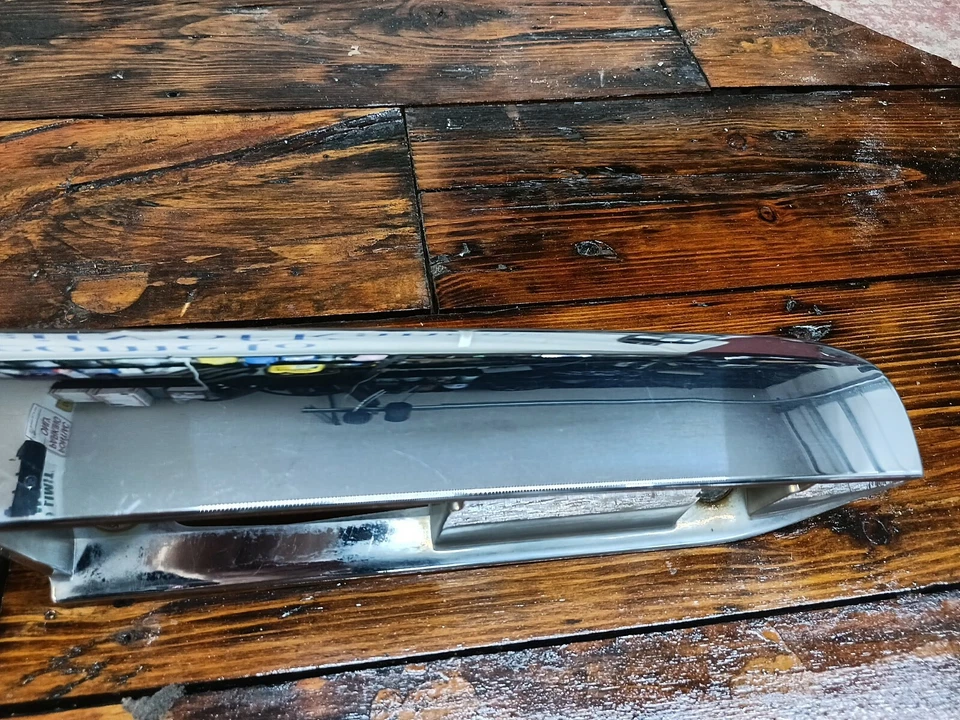 Mazda Tribute 2003-2006 adorno trasero moldura panel cromo puerta levadiza mtd fabricante de equipos originales Foto 2 de 4