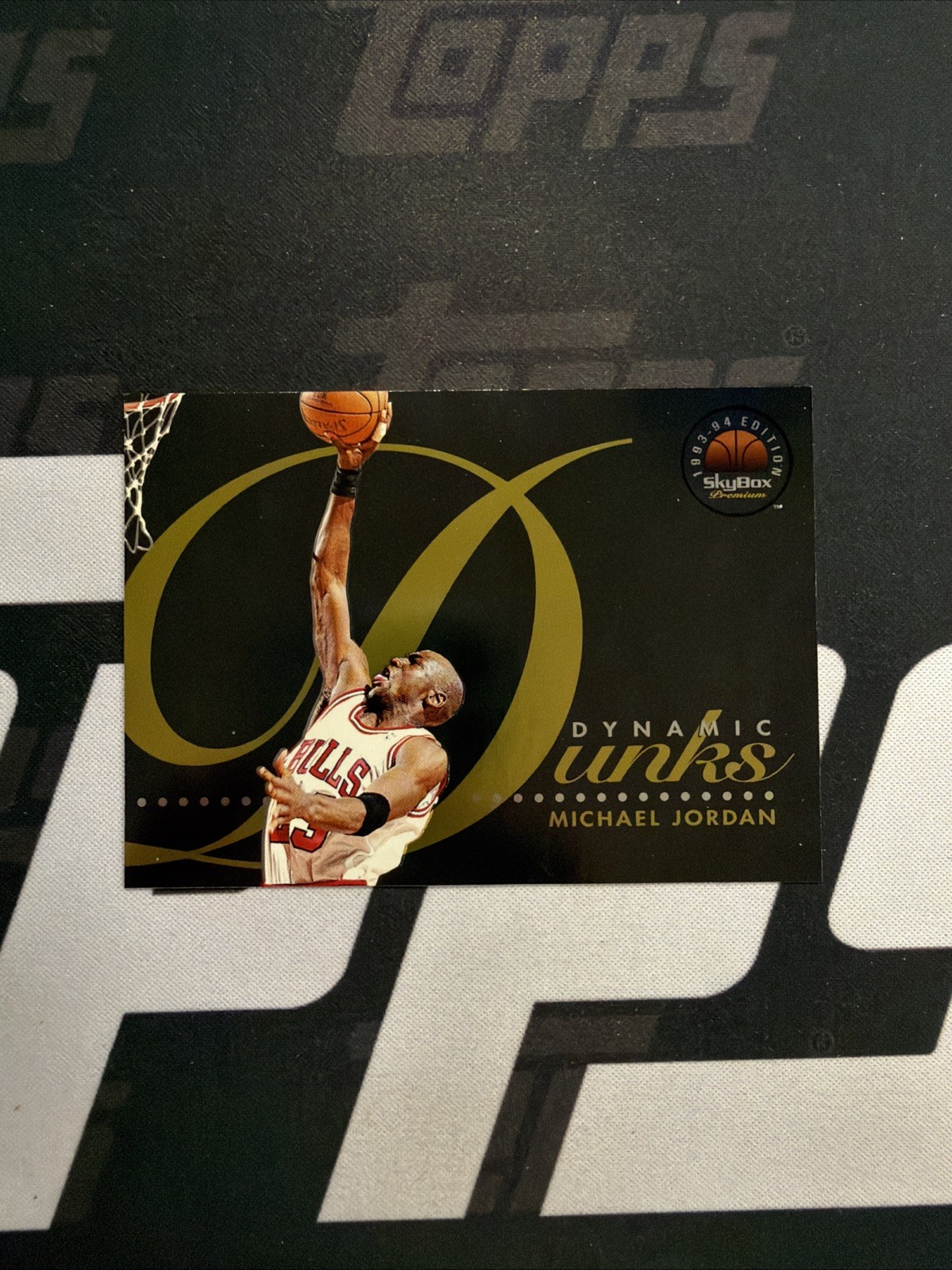 1993-94 Skybox Premium Basketball Michael Jordan Dynamic Dunks #D4