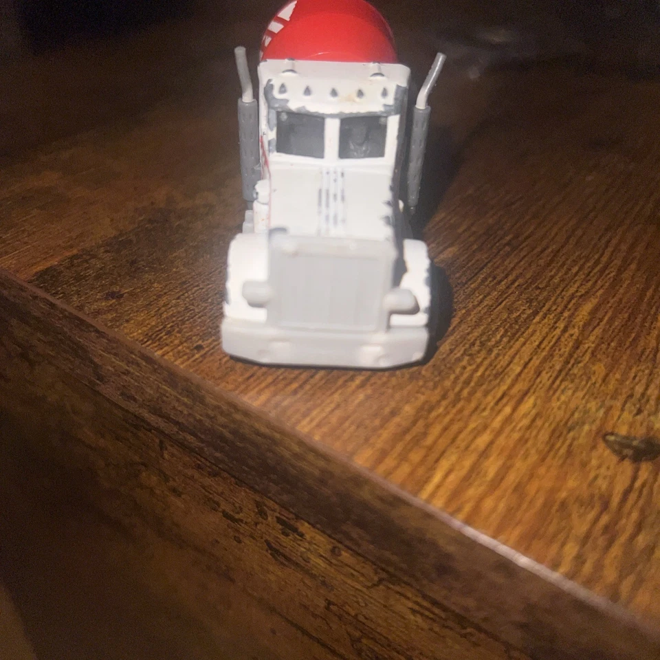 Camión fundido a presión de cemento Matchbox Peterbilt 1981 vintage, blanco y rojo, 1:80 Foto 4 de 4