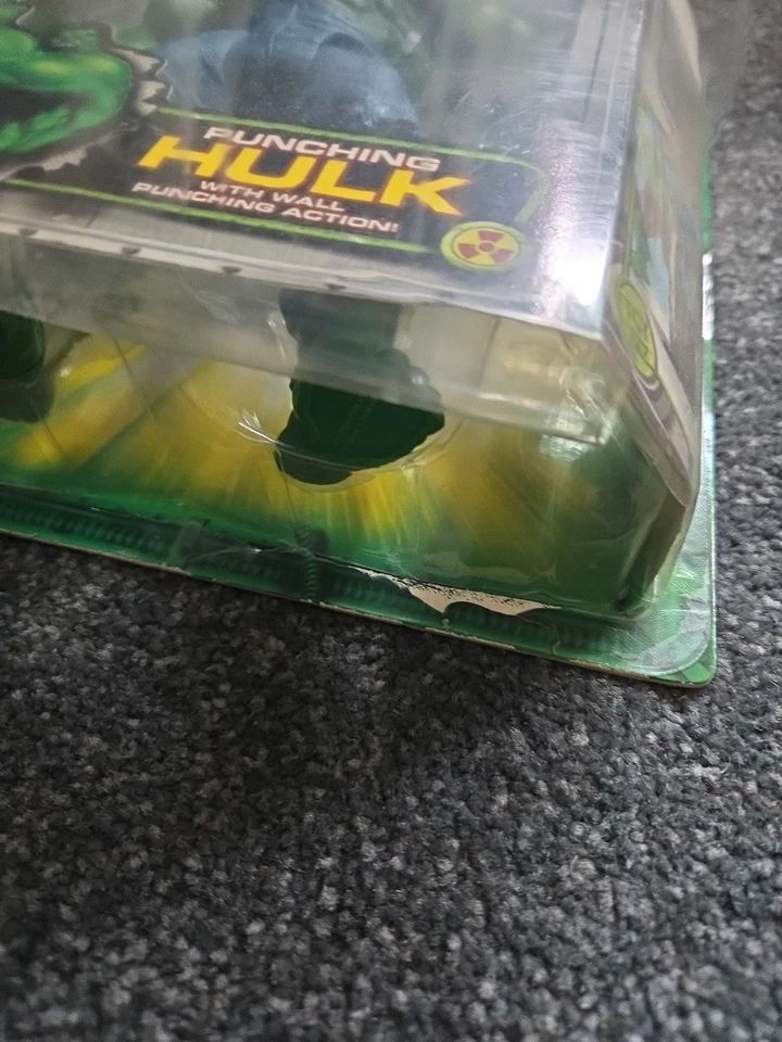 Incredible Hulk Punching Hulk Action Figure Marvel Superheroes New in Package - Image 4 of 4