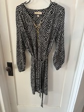 Michael Kors Blk Dress with Geometric pattern, Gold Chain, Ties at waist Size XL