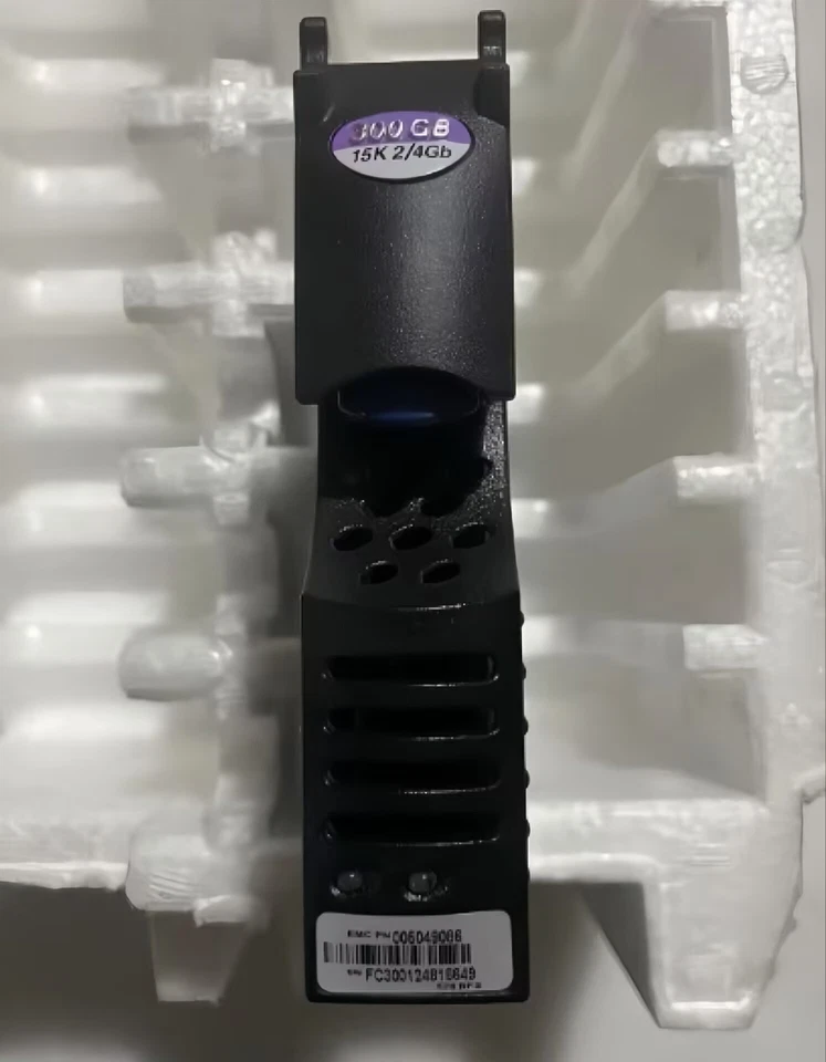 EMC VMAX 300GB 15K RPM Fibre Channel HDD 528-byte Sector 005049086 Storage Disk - Image 2 of 2