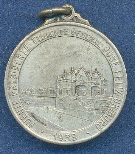 *BRIDGE Inaug Pte Uriburu Alsina Argentina 1938 medalla por ROSSI - Imagen 1 de 2