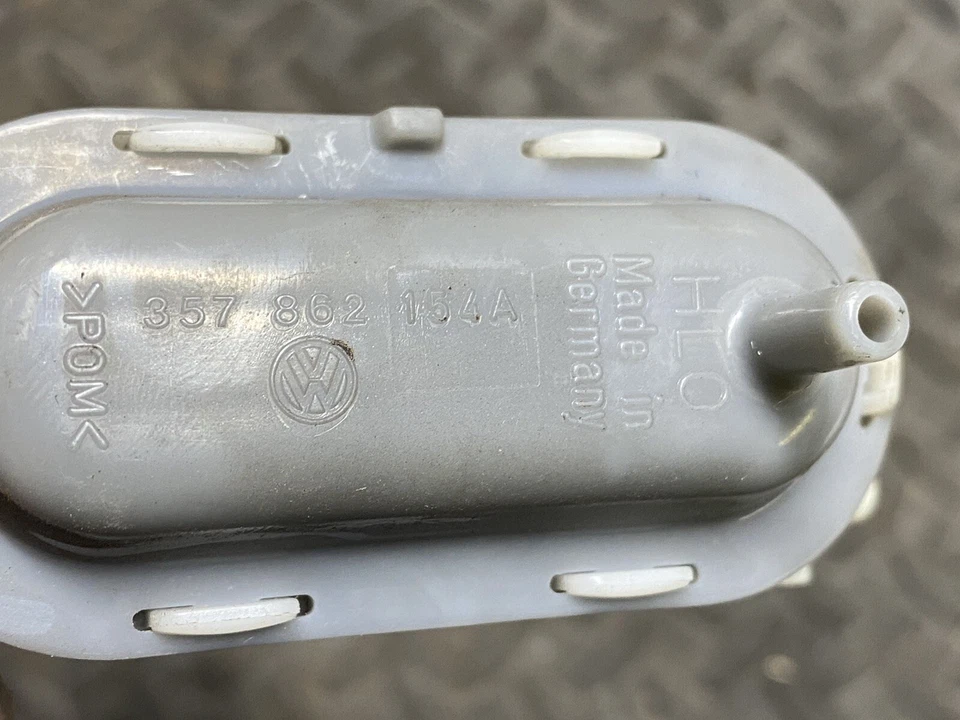 Оригинальный вакуумный привод дверного замка Volkswagen Corrado SLC VR6 357862154A 2447 - Изображение 3 из 3