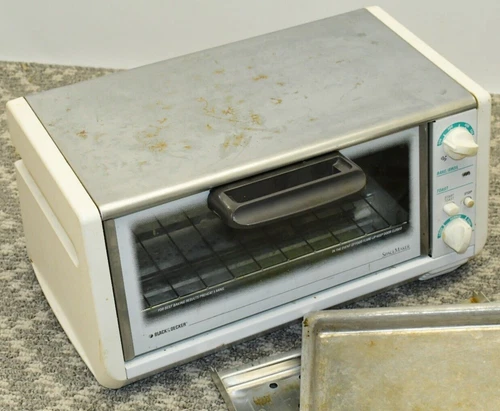 Black & Decker Spacemaker Under Cabinet Toast-R-Oven/Broiler TRO 750TY1