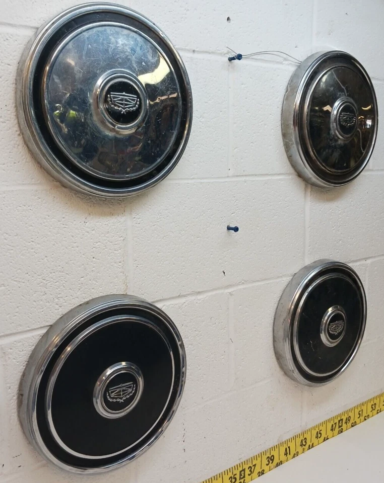 Cuatro tapacubos de plato para perros de 10,5" Ford Mustang/Mercury Montego 1972-1976 OEM (DD435) Foto 2 de 4