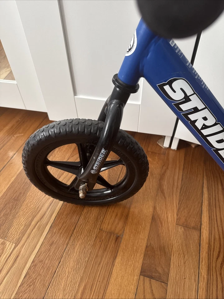 Bicicleta de equilibrio deportiva Strider 12" - azul Foto 4 de 4