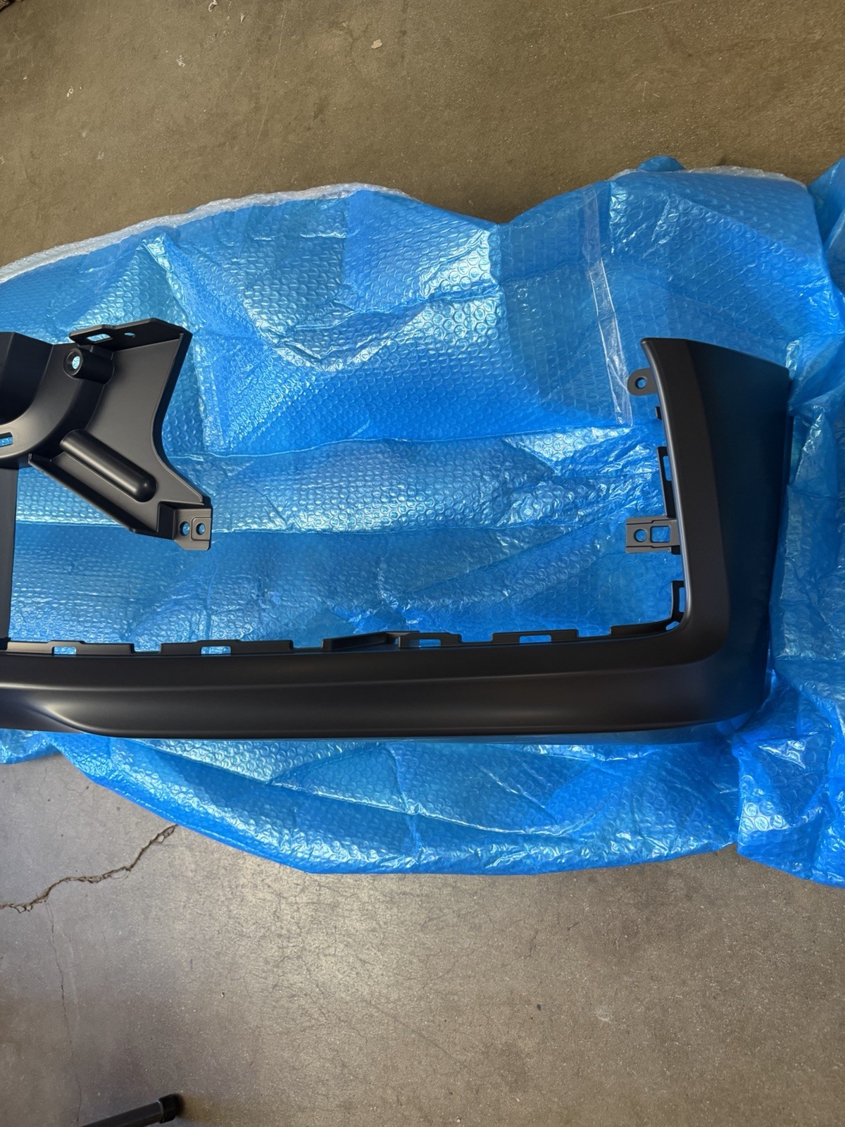 2020 2021 2022 Bentley Flying Spur Front Bumper Cover Lower New