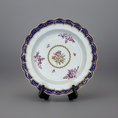 Seltener Worcester Porzellan Teller um 1775 - gelappt, Halbmondmarke - 22 cm