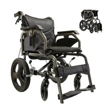 Foldable lightweight wheelchair. Equipped with double hand brakes.