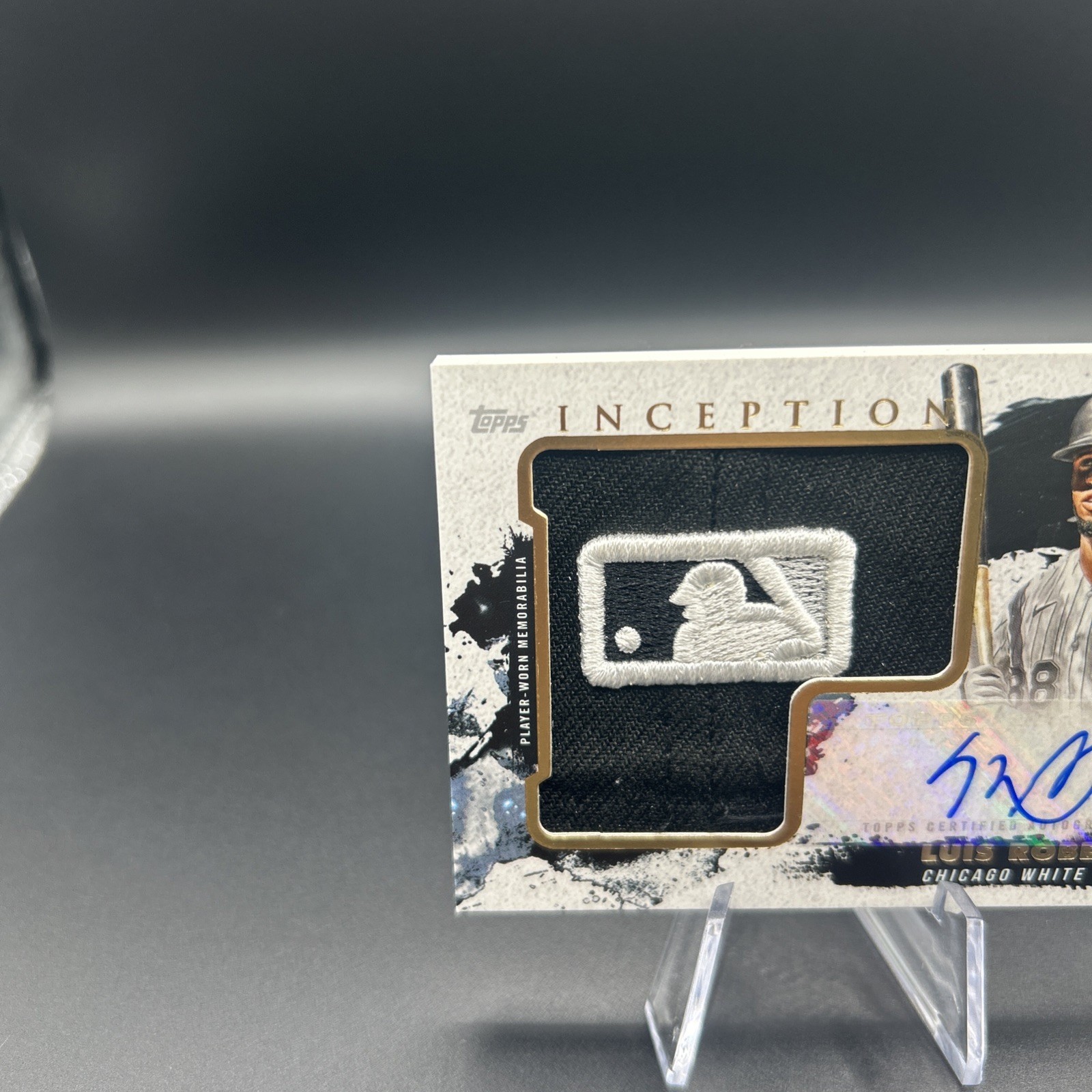 2021 Topps Inception Autograph Logo Man Patch Luis Robert #APH-LR /5 (AU, MEM) view 2