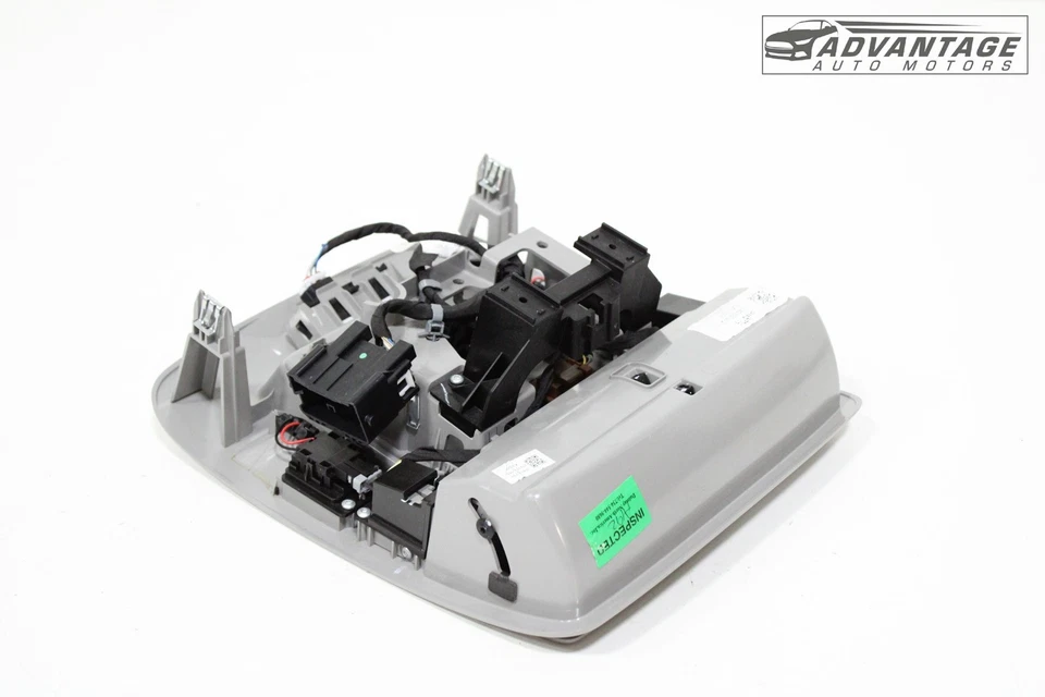 2017-2020 GMC YUKON FRONT ROOF OVERHEAD CONSOLE DOME LIGHT LAMP SWITCH OEM - Image 4 of 4