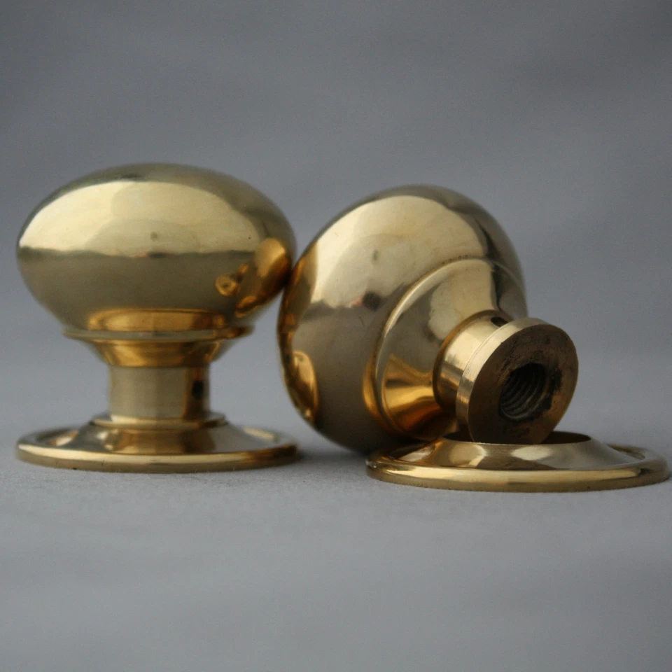 Small Brass Georgian Cottage Door Knobs - Image 4 of 4