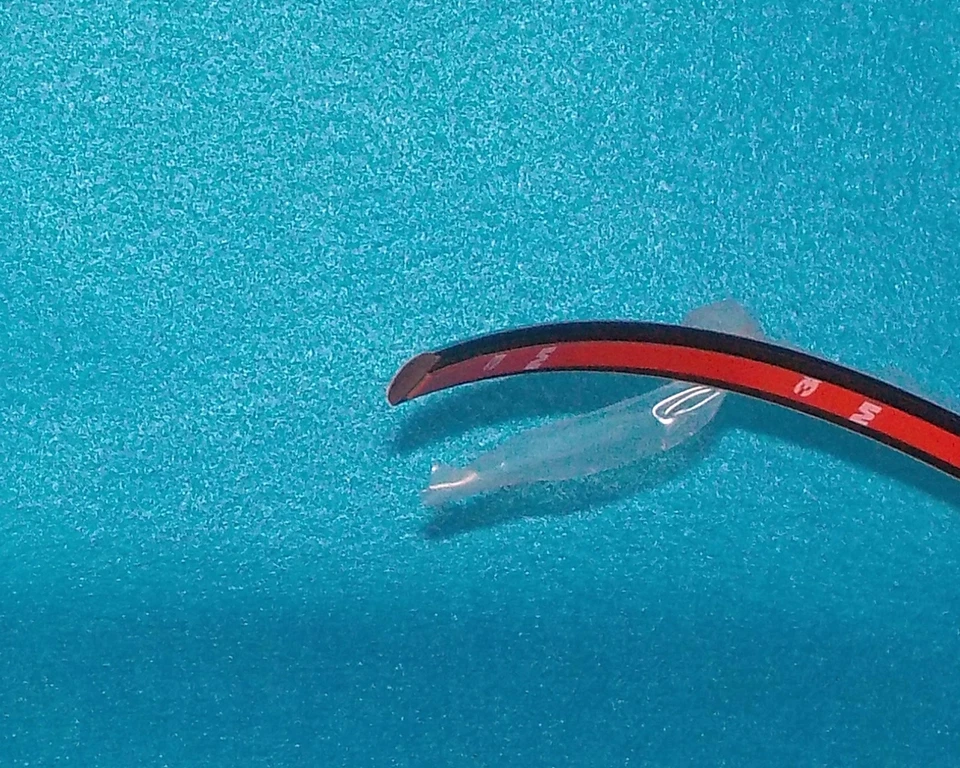 2005 2007 Chrysler Town & Country Rr Bumper Molding Chrome 4857907AA CH1157153 - Image 2 of 4