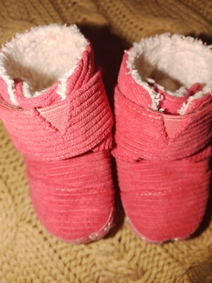 TOMS Baby Red Corduroy Cuna Crib Bootie Shoes Size