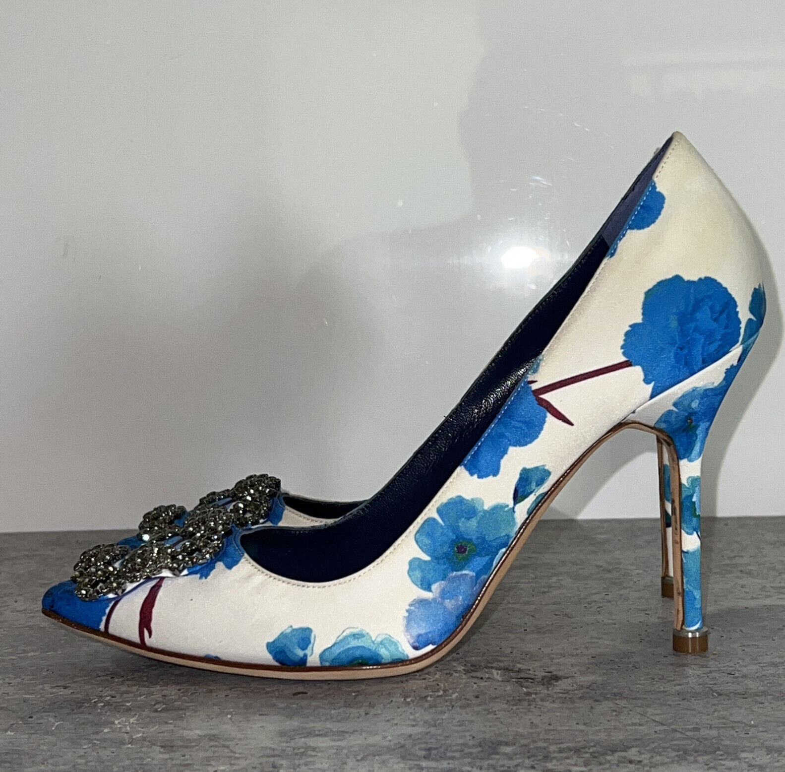 Manolo Blahnik Hangisi blue floral pumps sz 38.5 - image 6