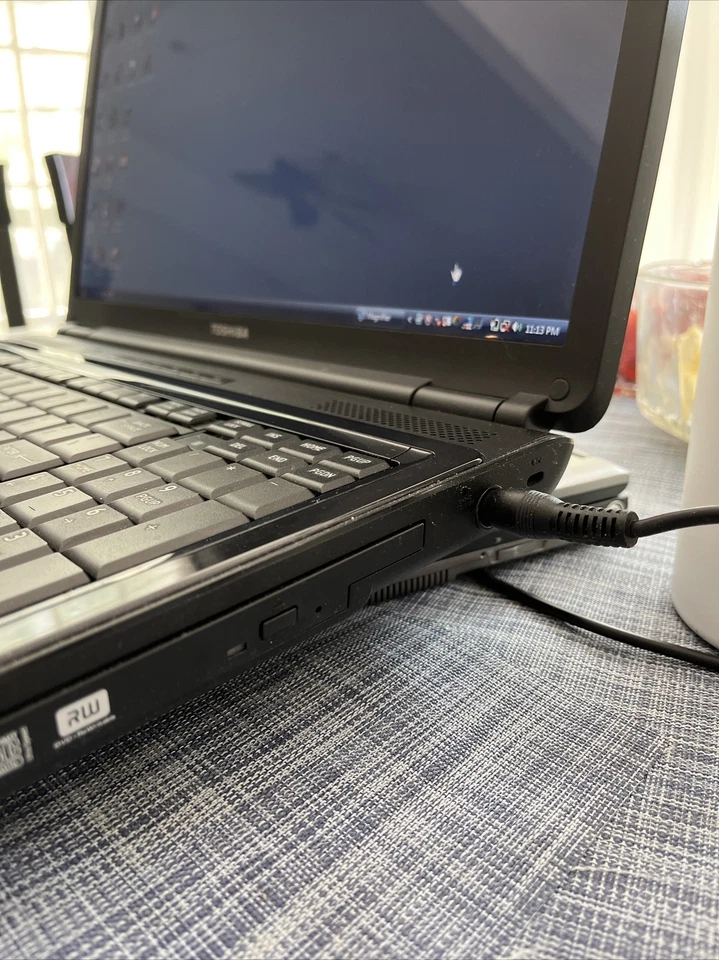 Toshiba Satellite L355D Laptop 3GB RAM 2.10 GHz AMD Turion X2 Windows Vista - Image 4 of 4