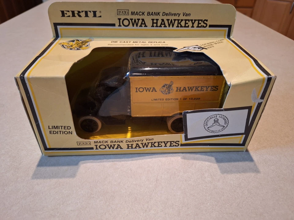 ERTL Iowa Hawkeyes 1926 Mack Bank furgoneta de reparto: escala 1/38 con caja vintage 1984 Foto 2 de 4
