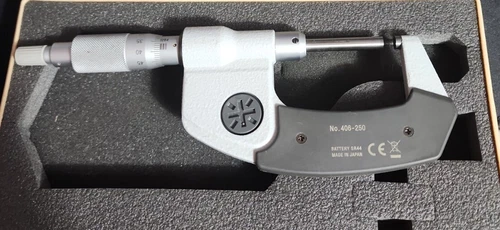 Mitutoyo digital micrometer 0-25 No.406-250