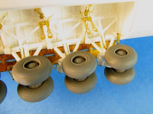 An-225 Mrija Landing gears Revell Metallic Details MD14428 Scale model kit 1:144 - Picture 9 of 24