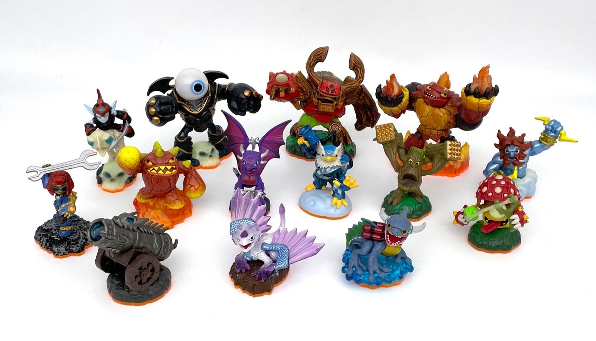 Lot of 14 Skylanders Giants Series Figures Wii U PS3 Xbox 360 3DS