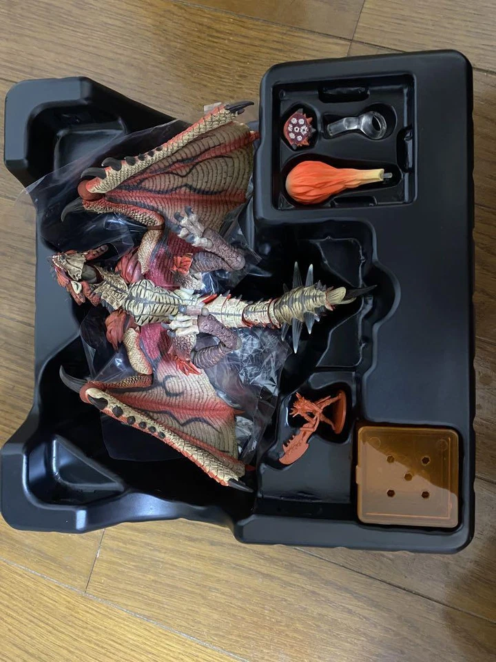 Figura Monster Hunter 121 de Japón Revoltech Yamaguchi Liolaeus Foto 2 de 4