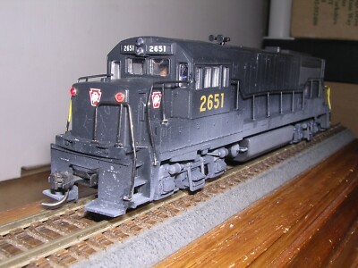 STEWART #7550  P.R.R. G.E. U25B Diesel Loco #2651 Built-up w/Kadees H.O. 1/87