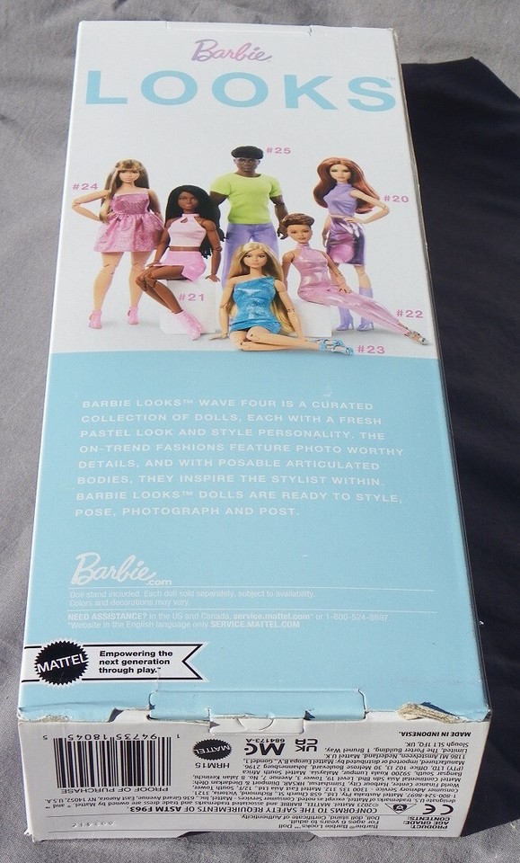 Barbie LOOKS DOLLS N° 23 blonde robe soirée bleue 2023 Mattel HRM15