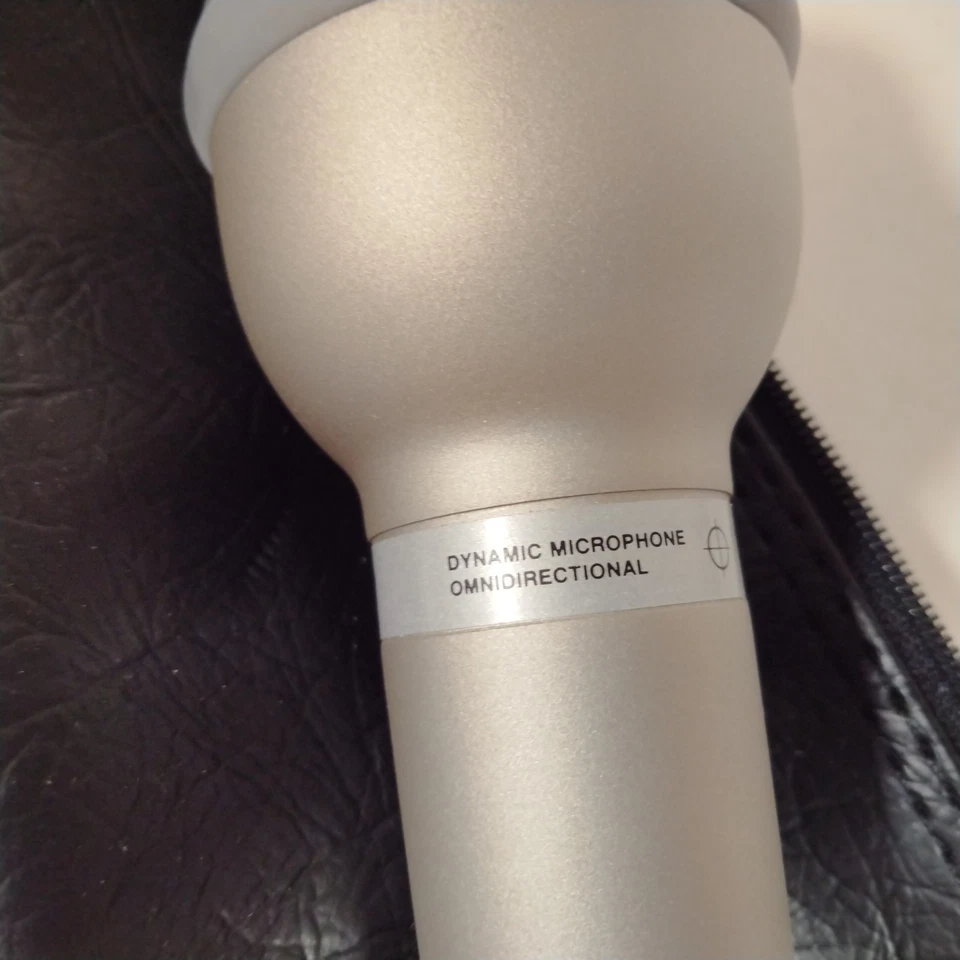 Realistic Super Omnidirectional Dynamic Microphone Catalog Number 33-1070b Vtg - Image 4 of 4