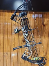 Bear Whitetail Legend RH Compound Bow With Sight Rest Stabilizer Quiver & Arrows
