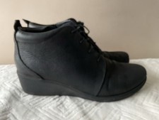 CLARKS UNSTRUCTURED real leather ladies black low wedge boot size 8/42 D