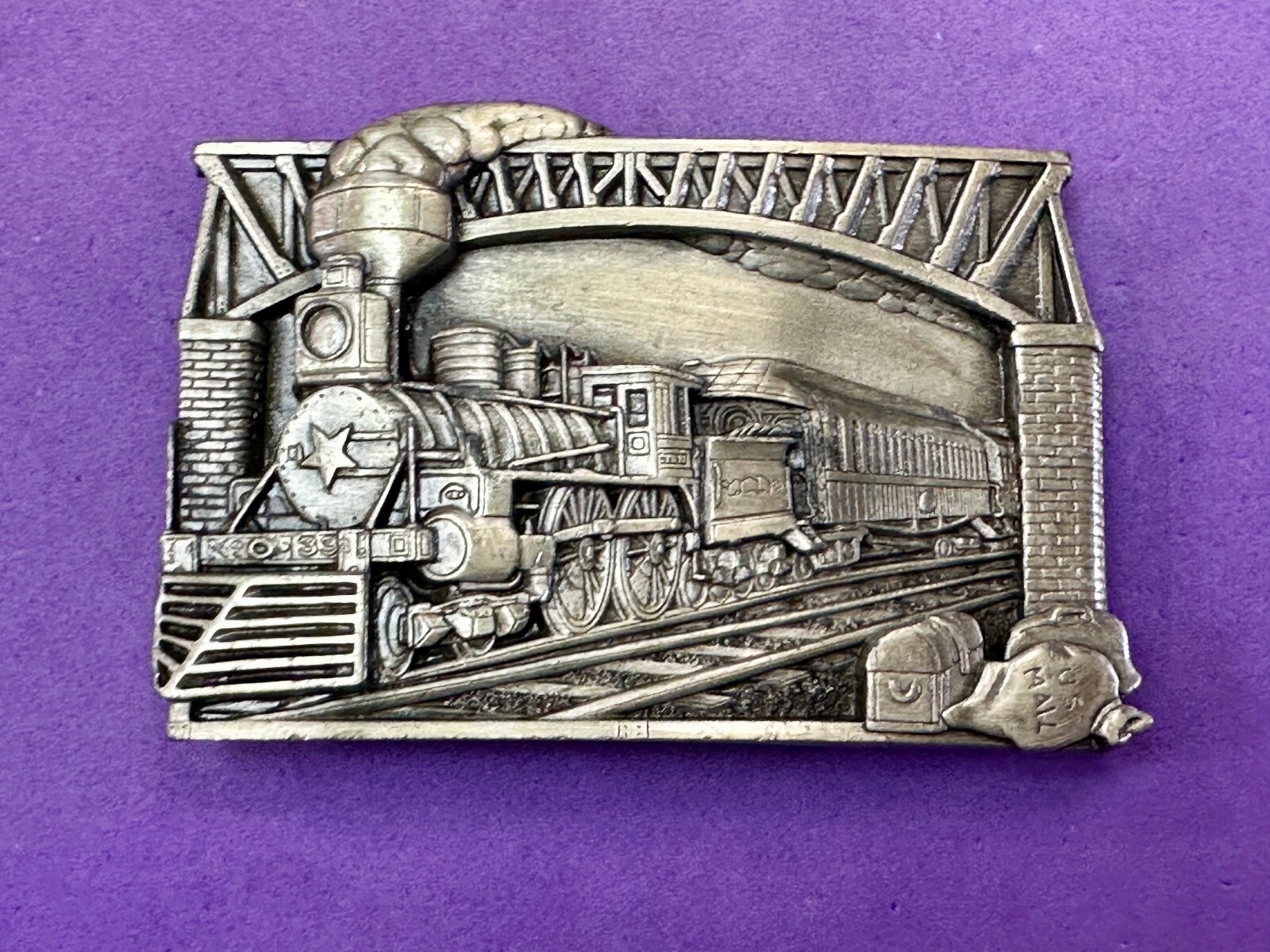 RR Train Steam Engine Under Bridge Collectors 70'… - image 17