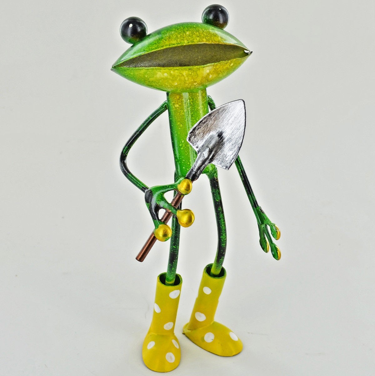 Green Metal Frog Sculpture with Garden Shovel Fun Novelty Sculpture Gift 24105S