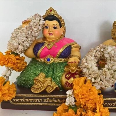 Thai Nang Kwak Goddess Amulet Statue Lucky Charm for Wealth