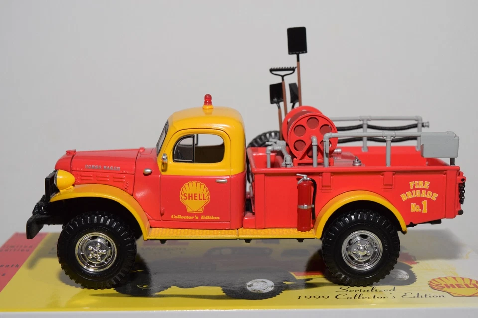 B12 FIRST GEAR 1:30 18-2484 DODGE POWER WAGON BRUSH UNIT SHELL VNMIB - Image 3 of 4