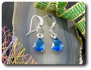 Boucles D'Oreilles Saphir 2x7 Mm - Plaqué Or Blanc 18K - A Bijoux - Neuf Avec Étiquettes