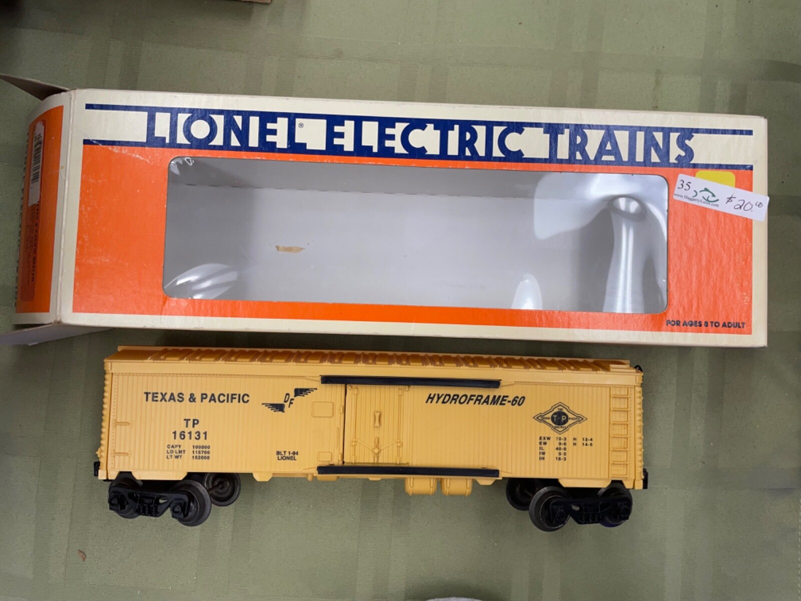Lionel Texas & Pacific O scale model train boxcar
