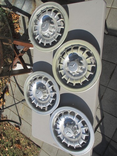 4 Mercedes Benz 15.5" Hubcaps Wheel Covers - 第 1/5 張圖片
