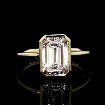 Zargenfassung 3,25 TCW Smaragdschliff Moissanit Verlobungsring massiv 9 kt Gelbgold